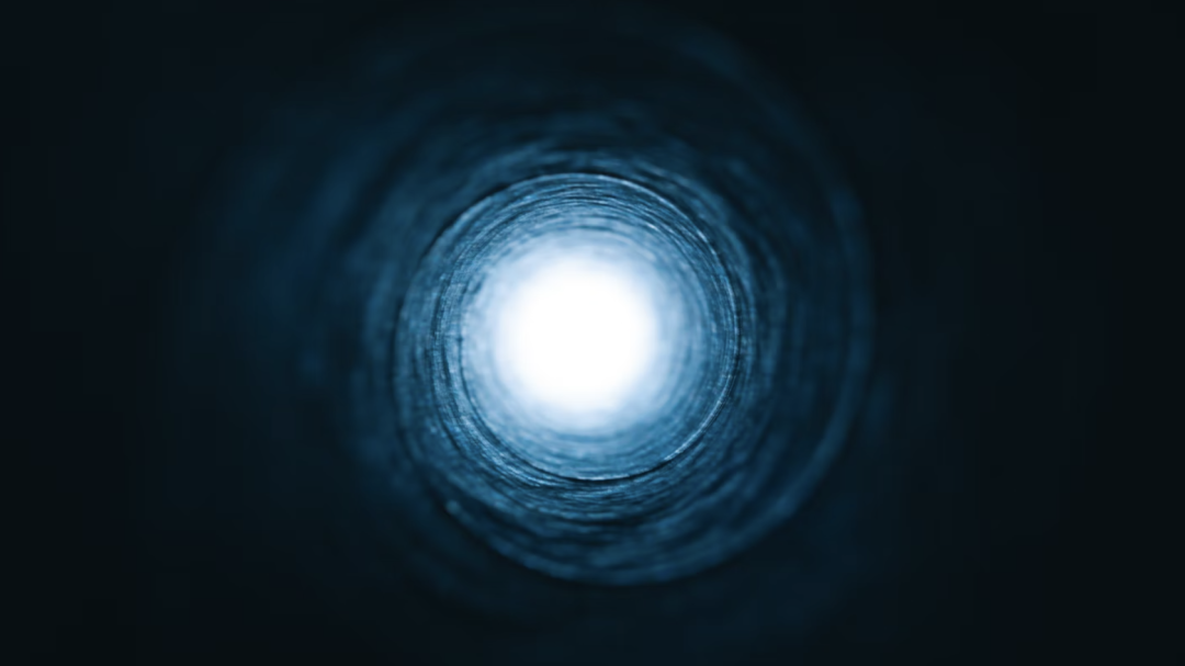 濒死体验：我掉到了地球深处，看见了高大生锈的铁门……