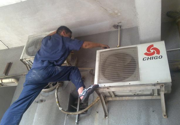 男子上门回收旧物时坠亡，家属起诉索赔53万，如今法院判了