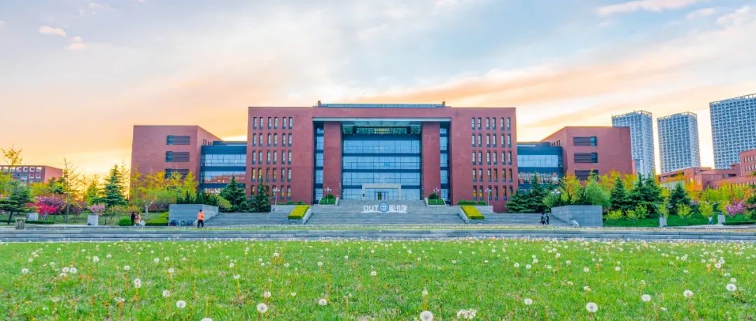 “面朝”大海，坐拥网红咖啡馆！大连一高校“精致生活”曝光，网友：太羡慕！