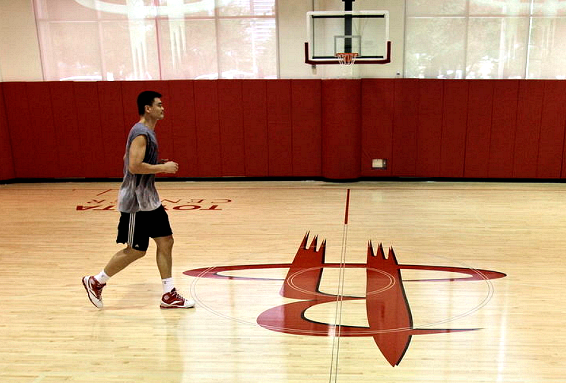 为什么nba生存困难(国内球员为何在NBA难以立足？NBA的球探报告，一下就戳中要害)