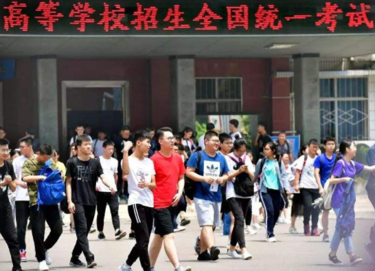 2022高考竞争或异常激烈，考生多少分有望上本科？班主任说出答案