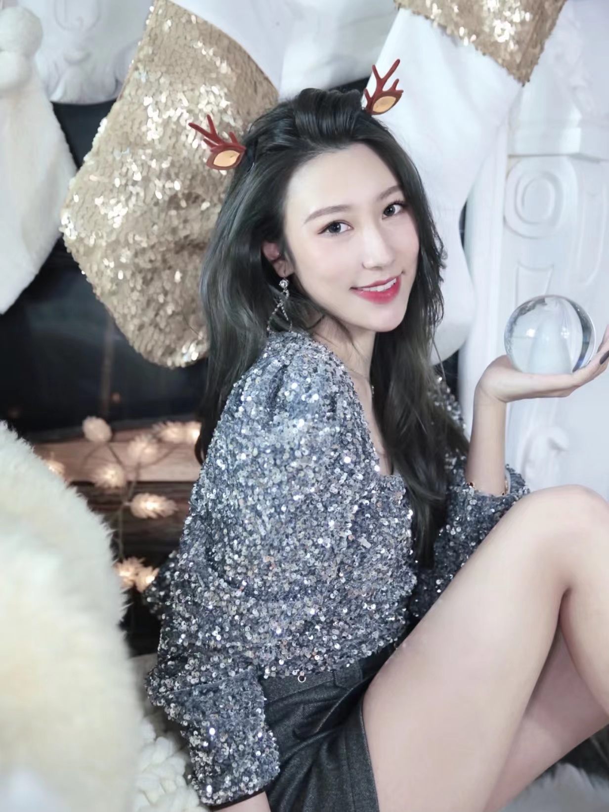 她是陈佩斯外甥女，毕业名校，办明星婚礼，产后住88万月子中心