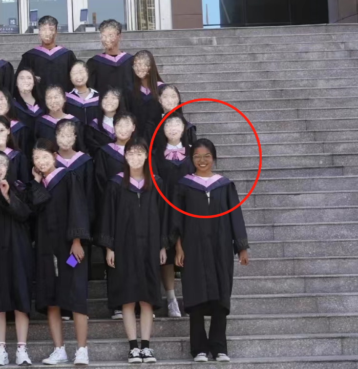 女大学生拍毕业照忘化妆，成片出来后成“全场最佳”，凸显国际化
