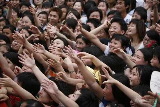 给陈霄华说上几句话