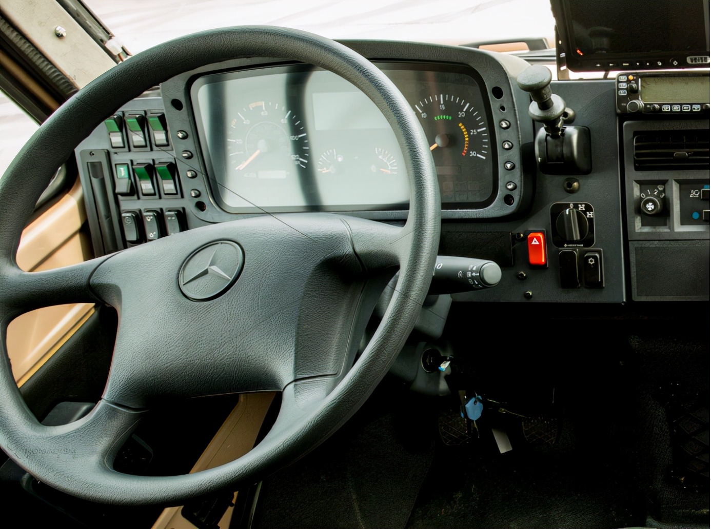 硬核越野房车PK，国产“越野之王”VS进口“越野传奇”（二）