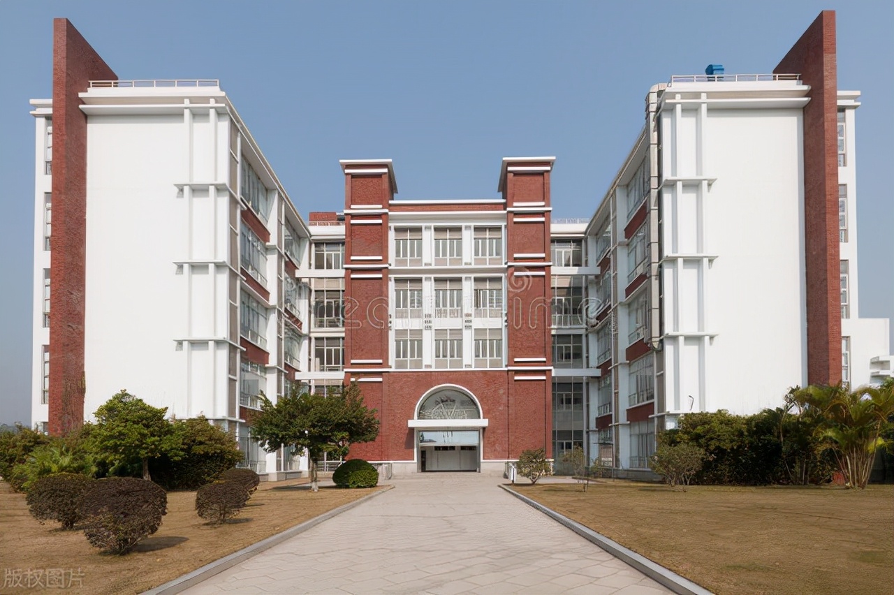 分数太低，只能选择民办大学保住本科学历，重点考虑这4所大学