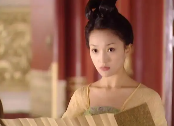 “歪瓜裂枣”别硬演公主，这9位女星告诉你，什么才叫金枝玉叶