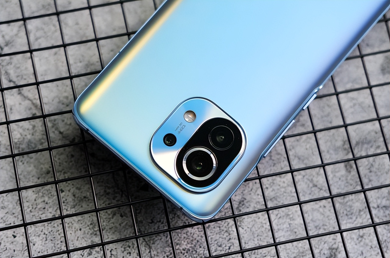 从4699元跌至2299元，12GB+256GB，2K四曲面屏旗舰“5折”便宜卖