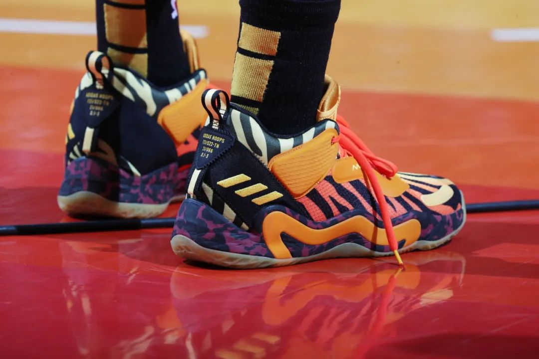 nba球员穿的球鞋有哪些(Adidas全明星球员本赛季穿了哪些实战篮球鞋？NBA赛场上脚合集)