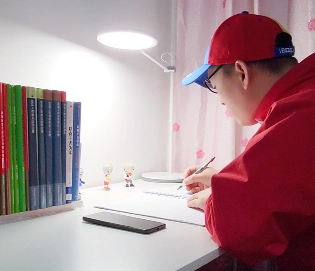 健康光源，专业护眼，宝爸宝妈的臻选——南卡护眼台灯L1