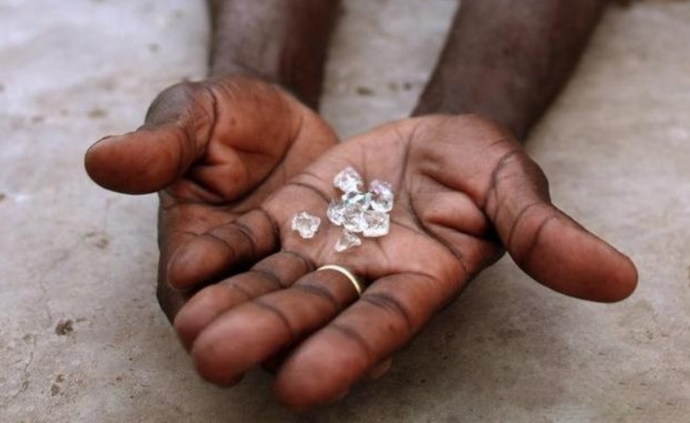 非洲挖出新钻石矿图片