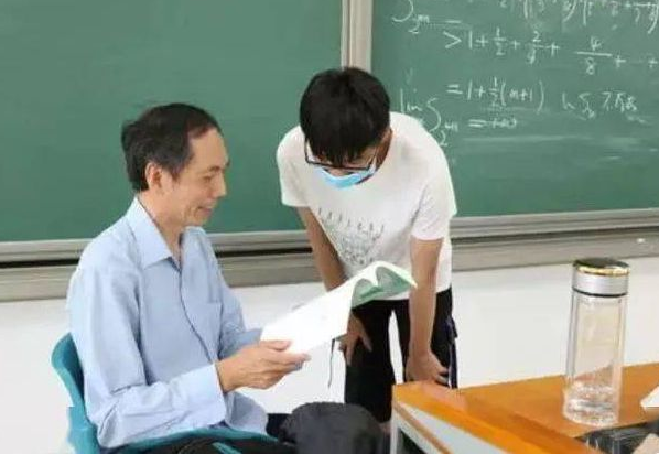 深圳大学教师年薪70万，浙江高校教师月薪5千，为何差距这么大？