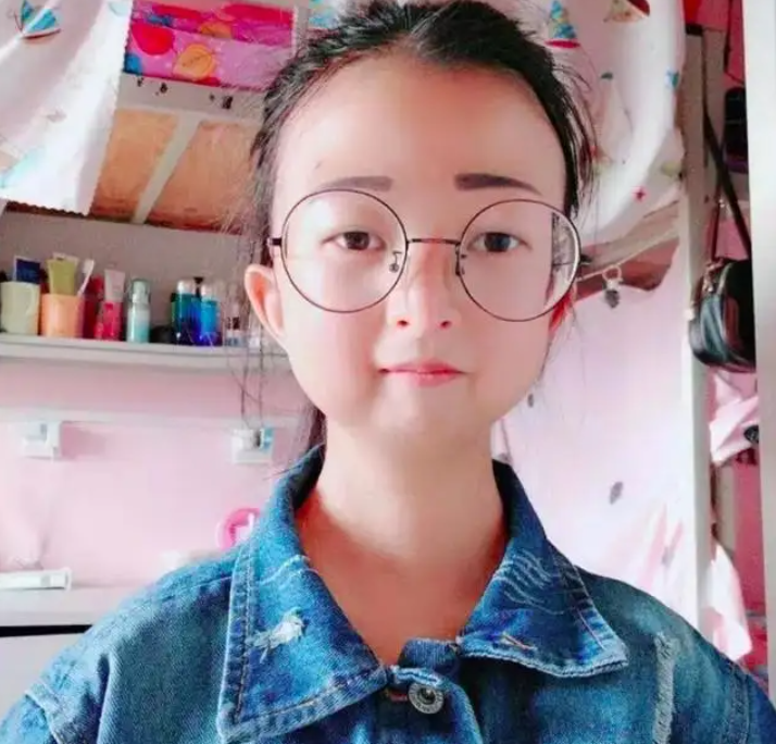 43斤女大学生，为救弟弟吃多年辣椒拌饭，去世前得知男友癌症病逝