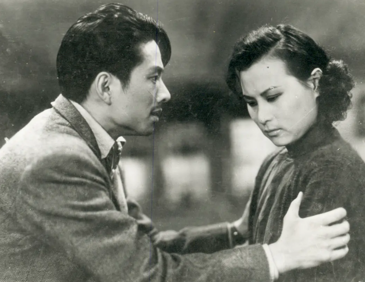 演员冯喆与妻子有隔阂49岁绝望自杀妻子怀念的方式让人泪目