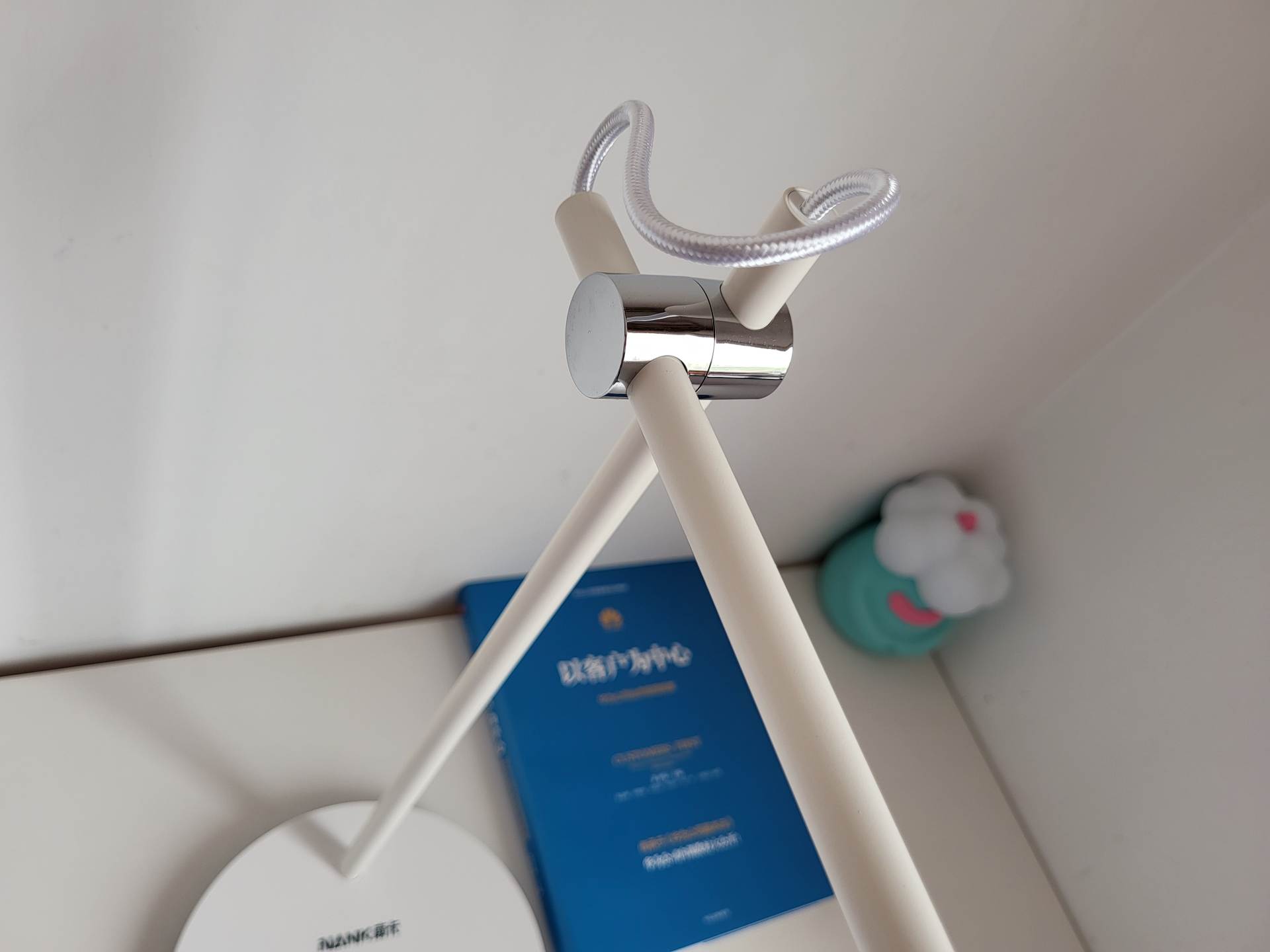 健康光源，专业护眼，宝爸宝妈的臻选——南卡护眼台灯L1