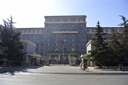 “小官巨贪”魏鹏远：小处长贪污3.4亿，家里床底壁橱堆满百元钞