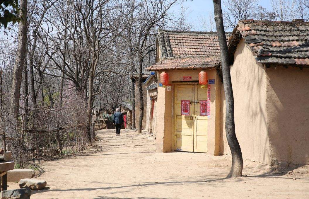 河南老人“杀害”洗头房小姐，入狱22年妻子从未探视，真相如何？