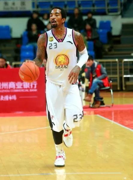 cba为什么得分没nba多(为啥林书豪他们说CBA对抗比NBA大？因为他们在给自己的无能找借口)