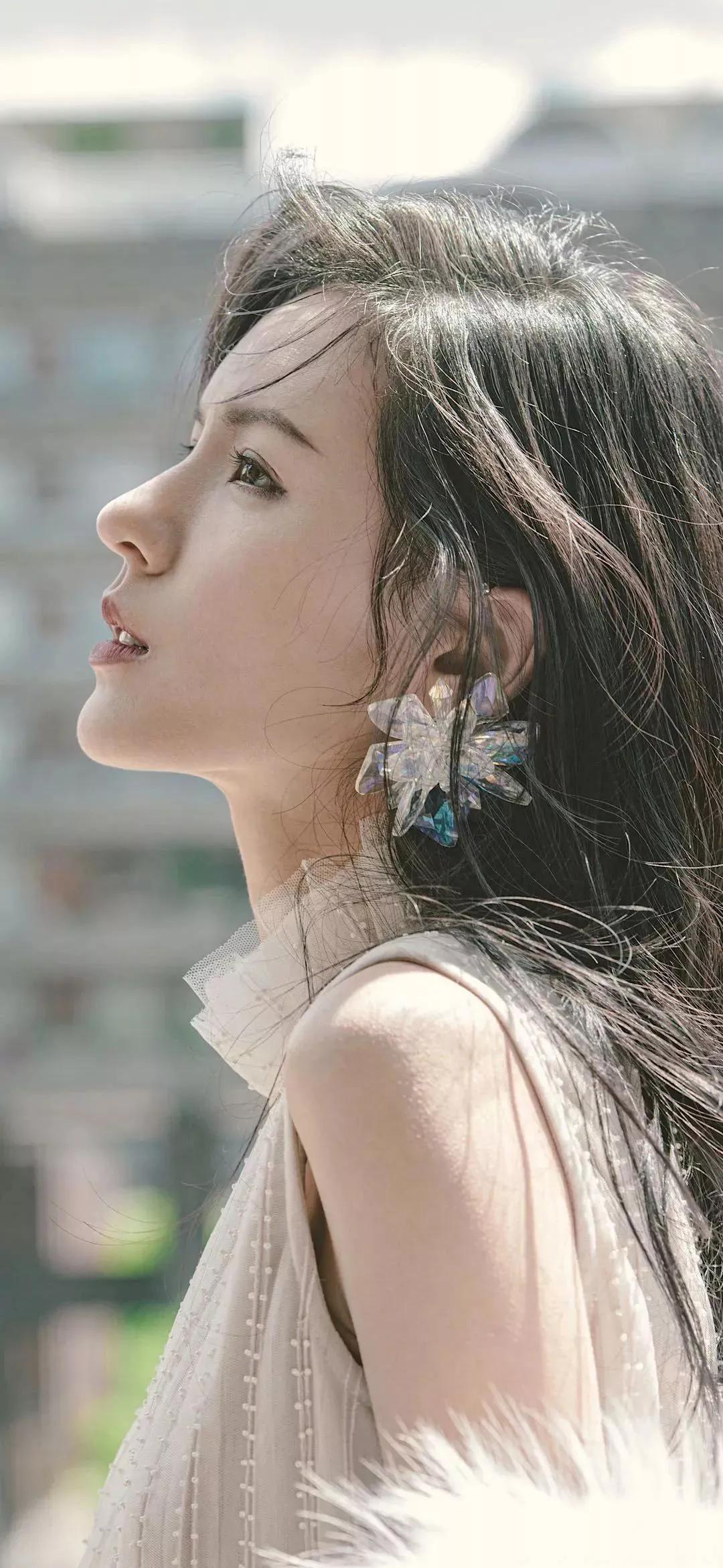 张予曦：清秀俊美，气质优雅，温婉大方，侧颜堪称完美