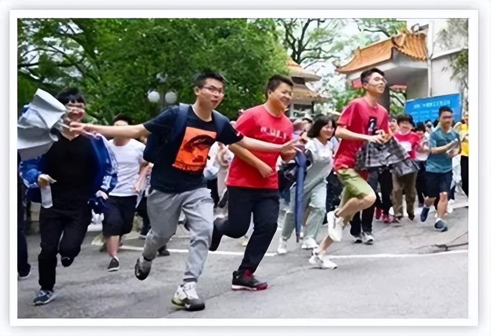 高考1977-2021，哪一张照片是属于你的记忆，太珍贵