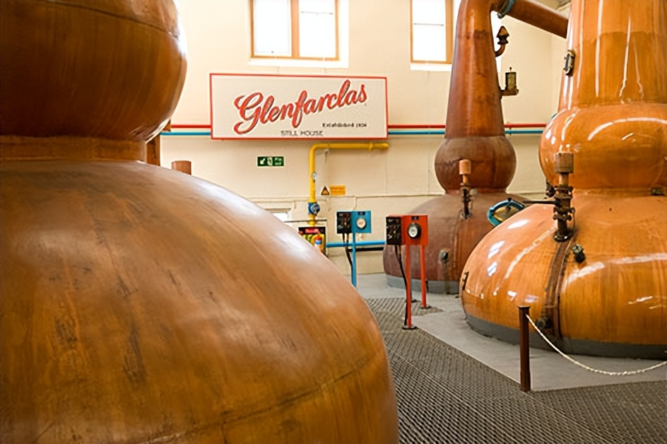 格兰花格：两人打破橱窗偷走价值80多万威士忌