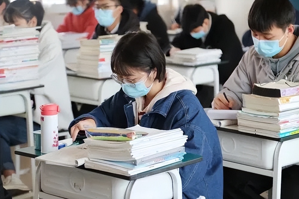 准高三学生，目前成绩只有416分，明年有希望上大学吗？