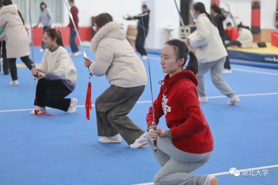 大学课程：品酒、爬树、陶艺、太极剑、飞镖、陕北秧歌...羡慕了