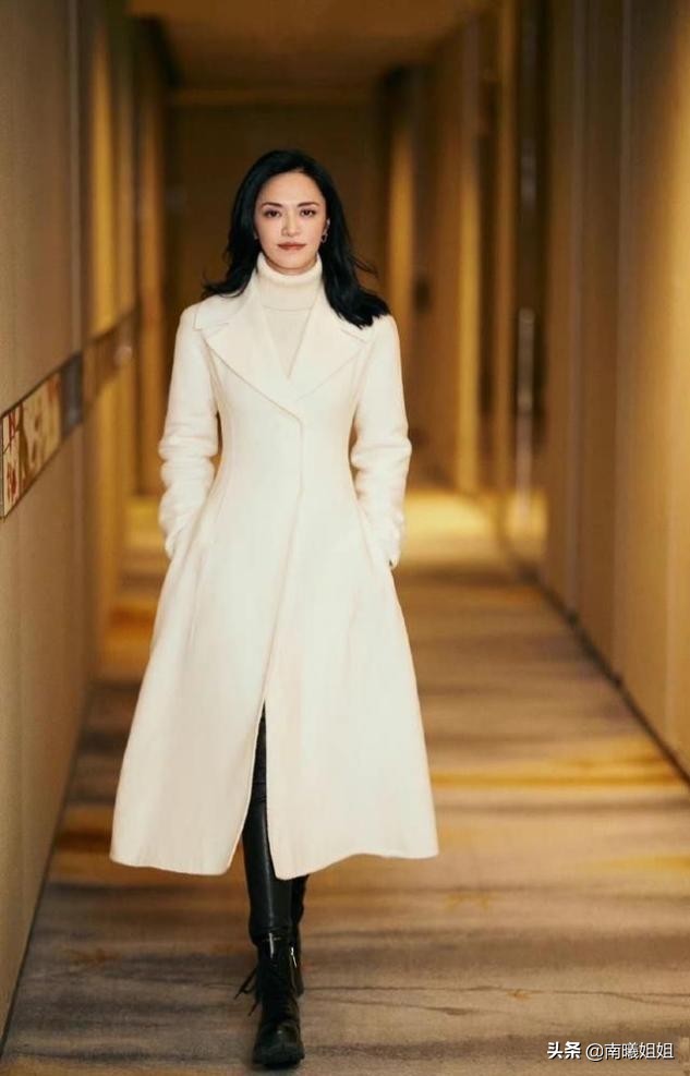 人到中年身材走样，穿裤子该“紧”还是该“松”？看完你就懂了