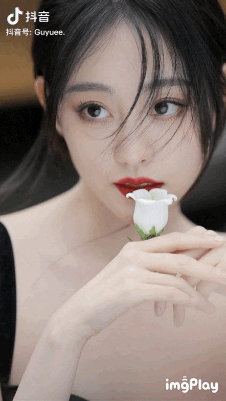 互联网美女真的太多了！杨幂身材大杀四方，赵今麦长大了这么美？