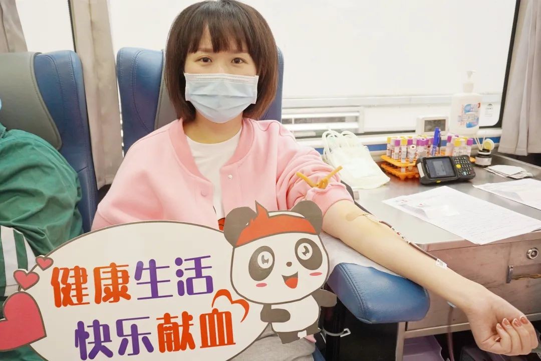 「白衣传情，为爱之名」犍中医无偿献血28100ml