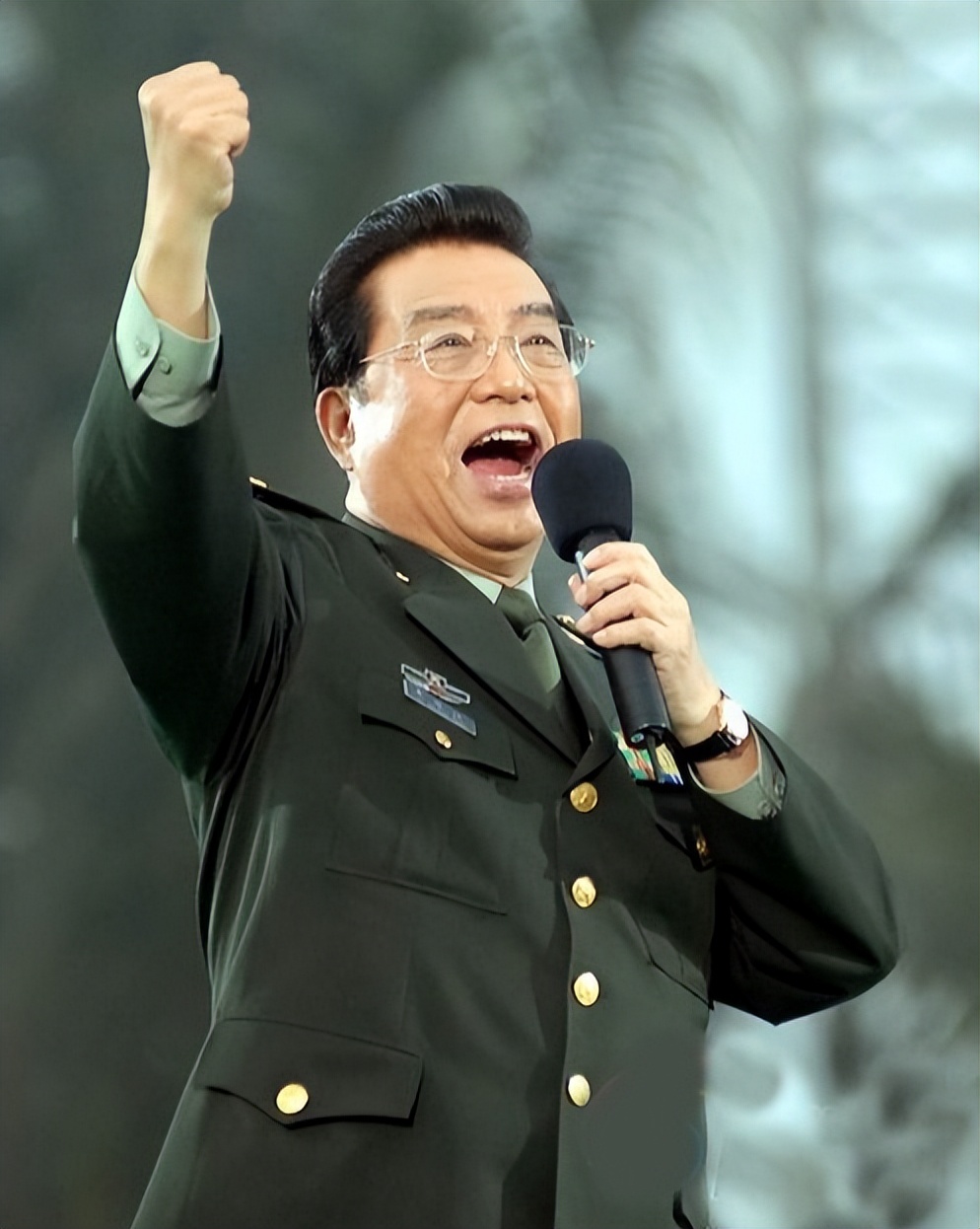 李双江长子李贺：弟弟李天一入狱后，他不计前嫌照顾父亲和继母