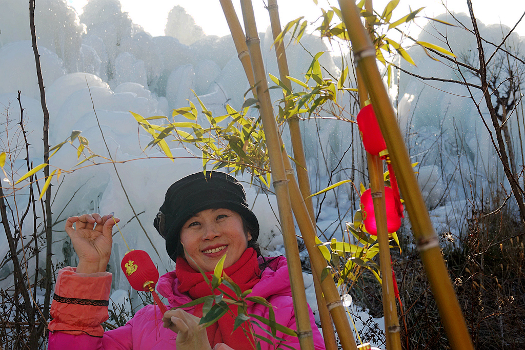 七彩峡谷冰雪节