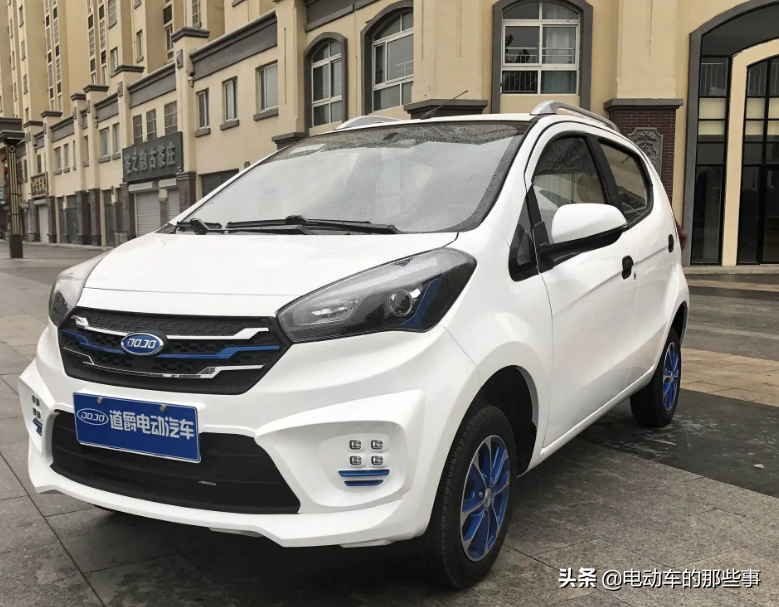 1万块钱买老年代步车，是选三轮？还是选四轮？哪个更划算