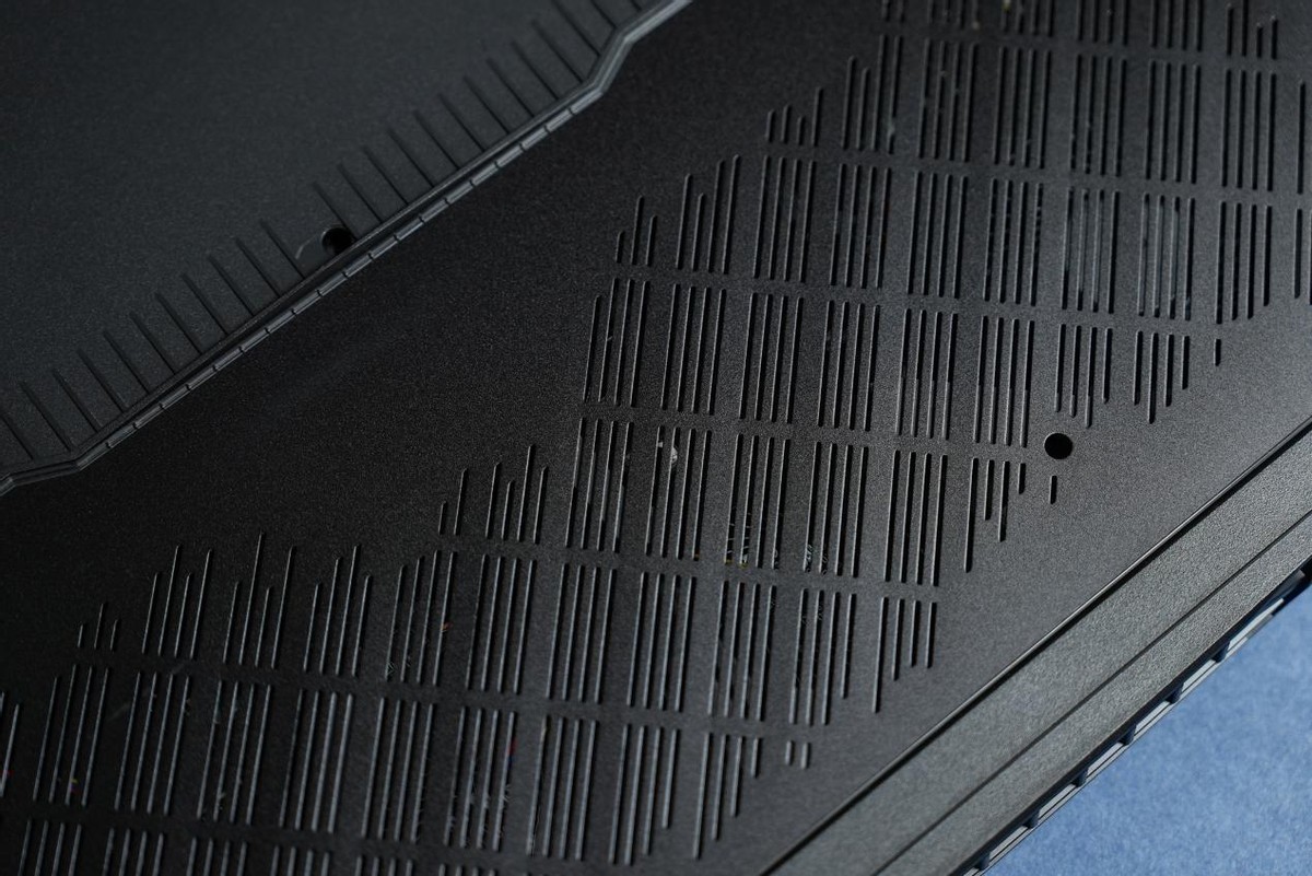 3万块的泰坦巨兽是什么水平？微星msi泰坦GT77游戏本评测