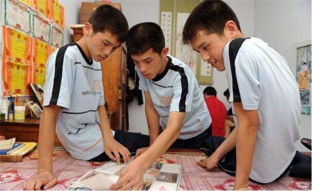 山东三胞胎同时考上211高校，十年后同时成婚：爷爷盼着抱重孙