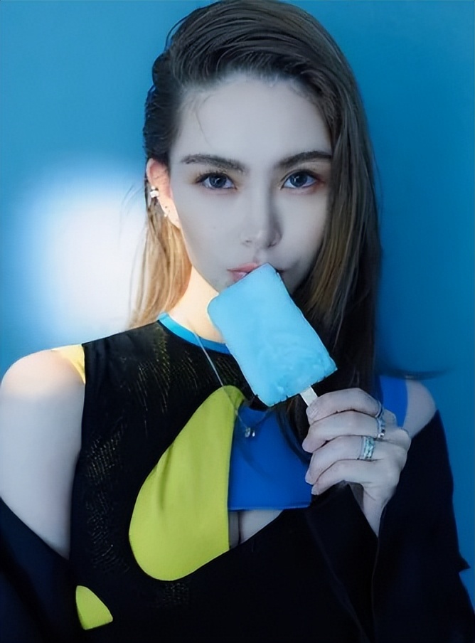 昆凌产后1个月宣布回归 展现好身材 网赞“像没生过孩子一样”