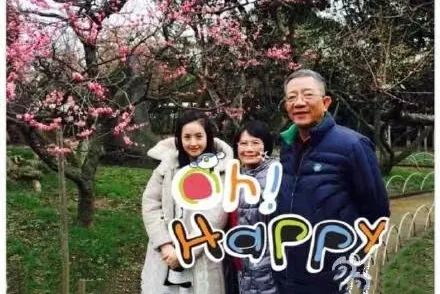 林依晨因老公缺席坐月子患产后抑郁，自我感动式婚姻被外人质疑