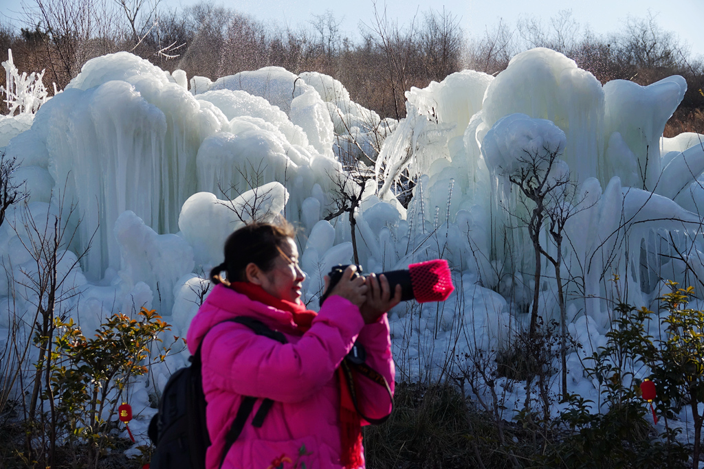 七彩峡谷冰雪节