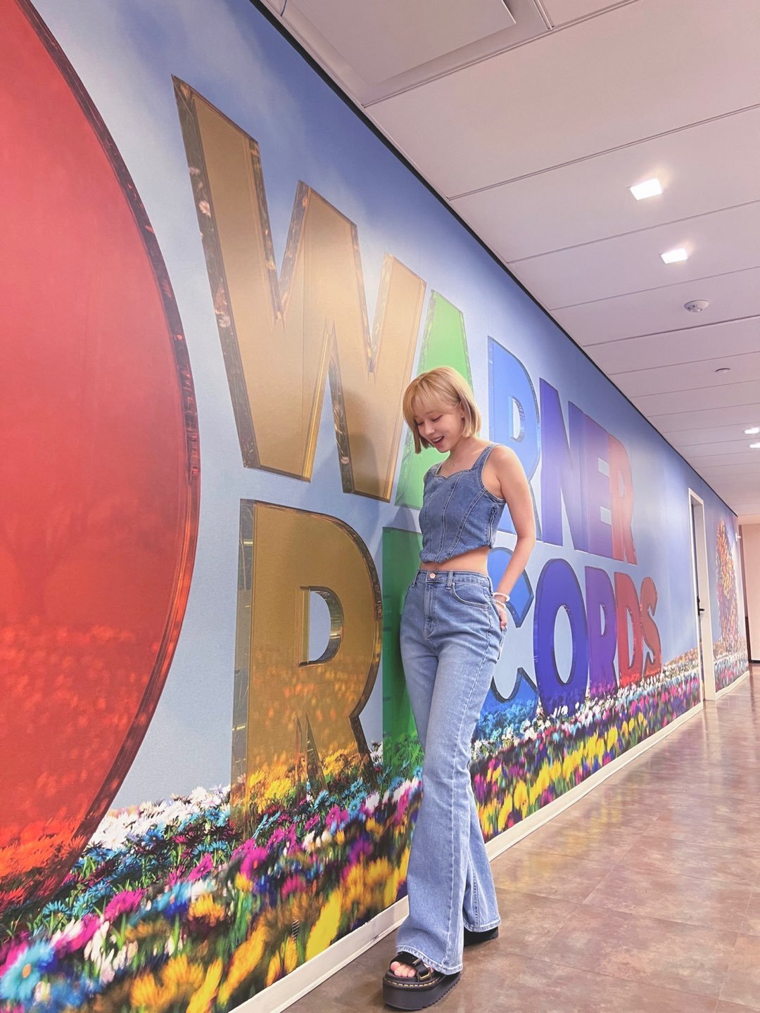 aespa金玟庭曬近況，巴掌般的小臉，洋娃娃的美貌，秀出優越身材