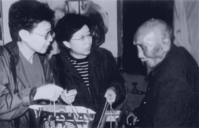 杨俊生：爸爸是上将，她却为了17辆车，甘愿把自己喝倒