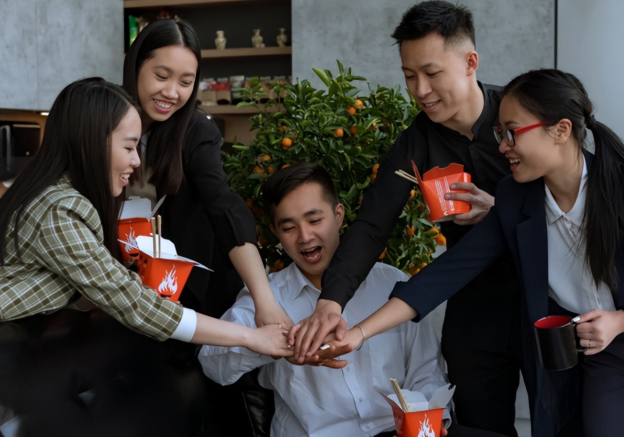 我，在上海工作10年的小學老師，透露能拿多少年收入，待遇如何