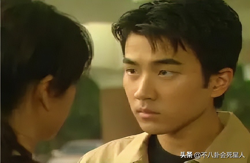 明星的早期照片，谢霆锋土，杨颖非主流，都是“黑历史”