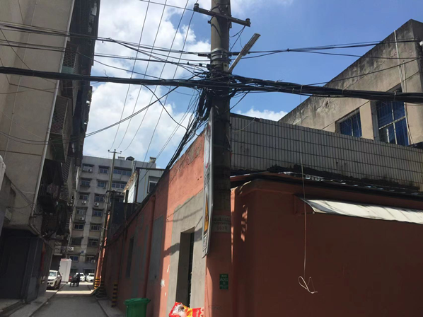 清理老旧小区“蜘蛛网”沙市全面推进老旧小区弱电安全治理