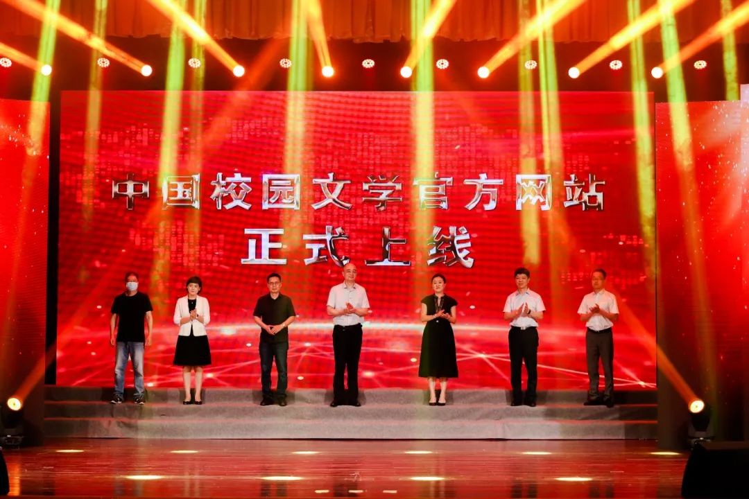 第一届中国校园文学年度奖在瓯海颁奖