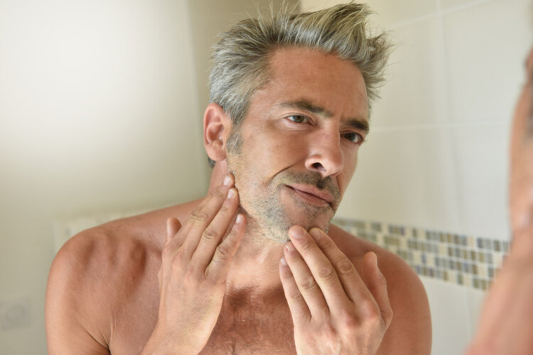 男性胡子长得快是什么原因？胡子变黑、变硬又是怎么回事？