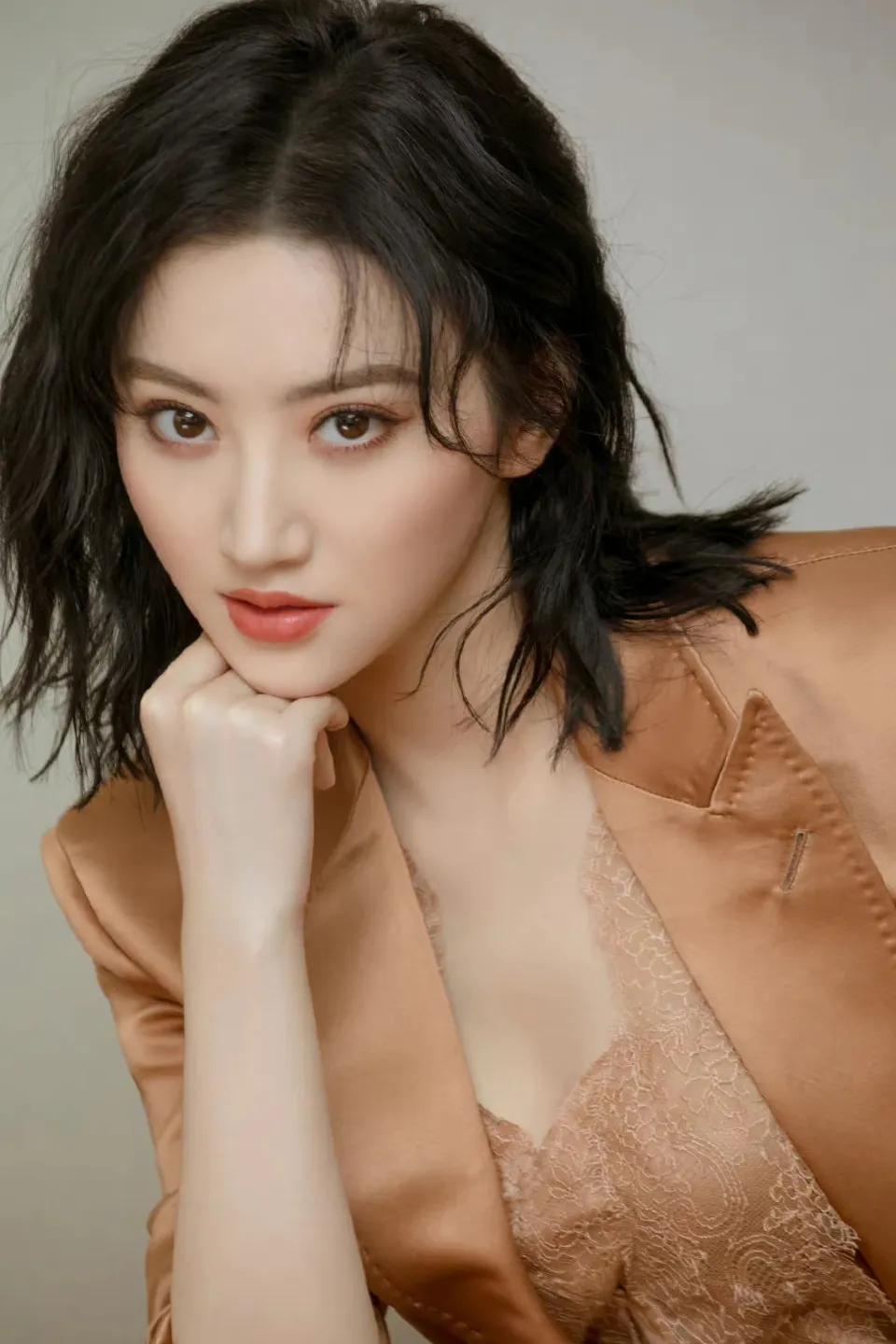 美图分享｜景甜｜蕾丝衫都盖不住的慵懒迷醉