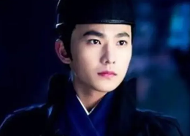 穿飞鱼服我只服这11位男星！穿上后个个化身为万人迷，霸气侧漏