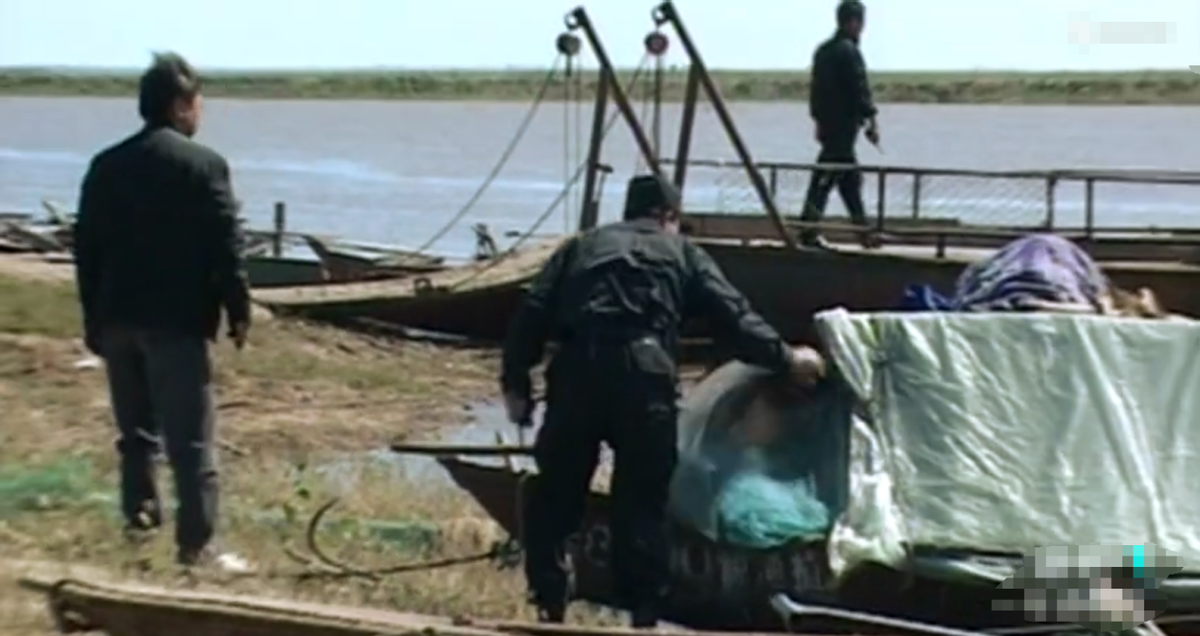 2009年，杀人狂魔王厚军持枪与武警对射，被武警当场击毙