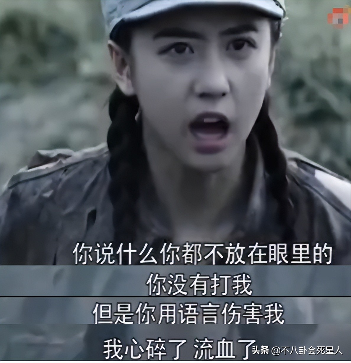 抗日剧变矫情？涂发胶抹口红，白面烧饼还嫌弃，对得起以前战士吗