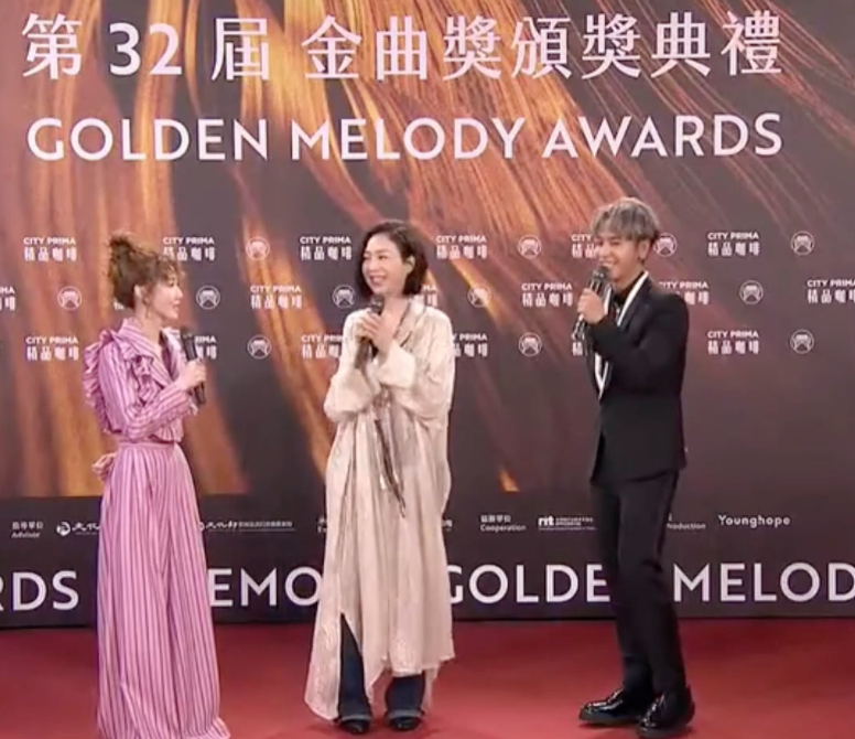 这是颁奖还是开业？金曲奖艺人造型齐翻车，现场变成乡村大舞台？